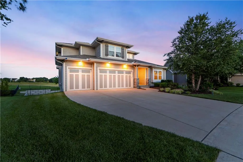24957 W 114th ST, Olathe, KS 66061