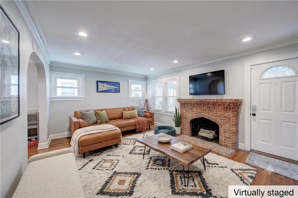6108 Rockhill RD, Kansas City, MO 64110