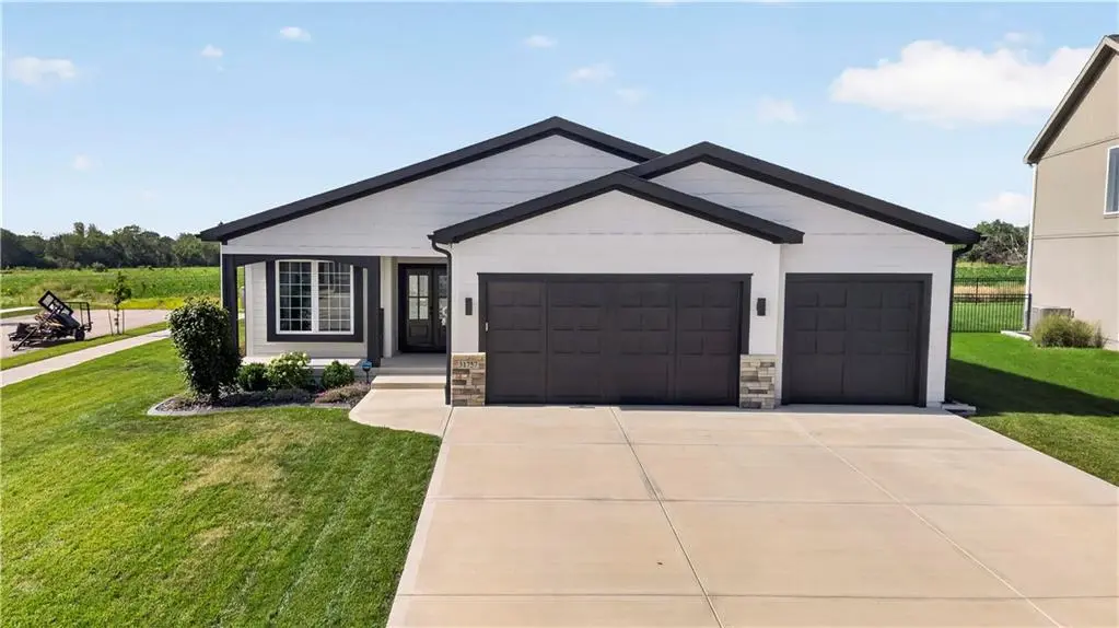 31757 W 168th CT, Gardner, KS 66030