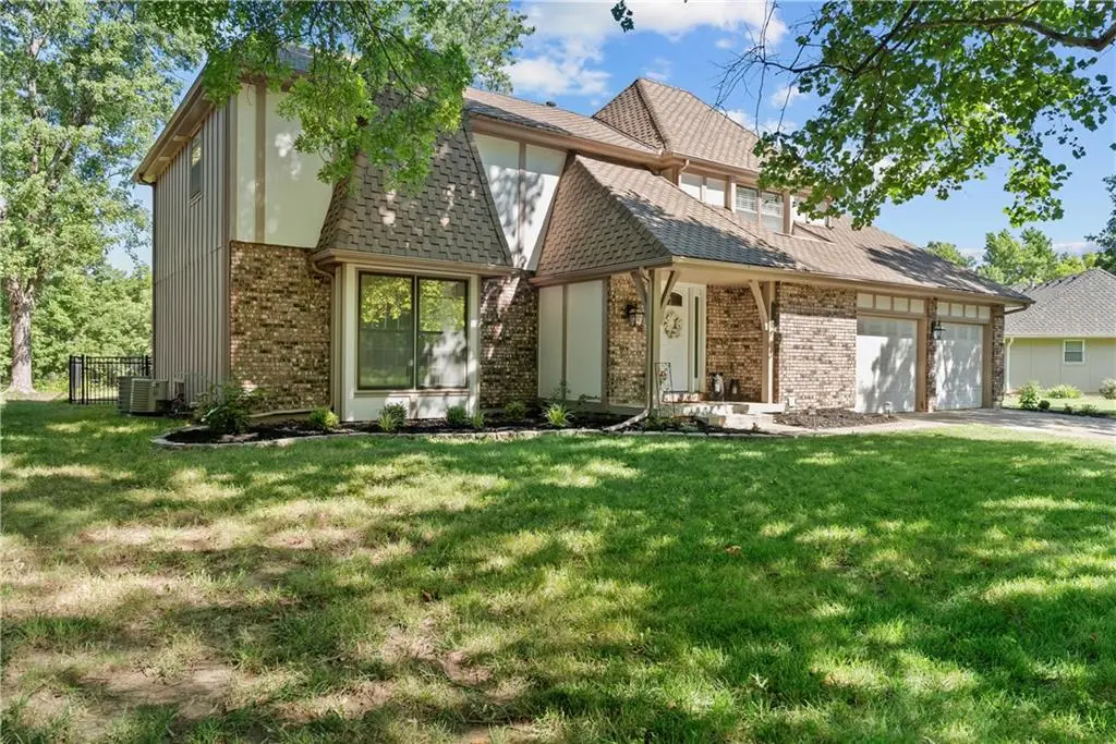 4000 NW Cimarron ST, Lee's Summit, MO 64064