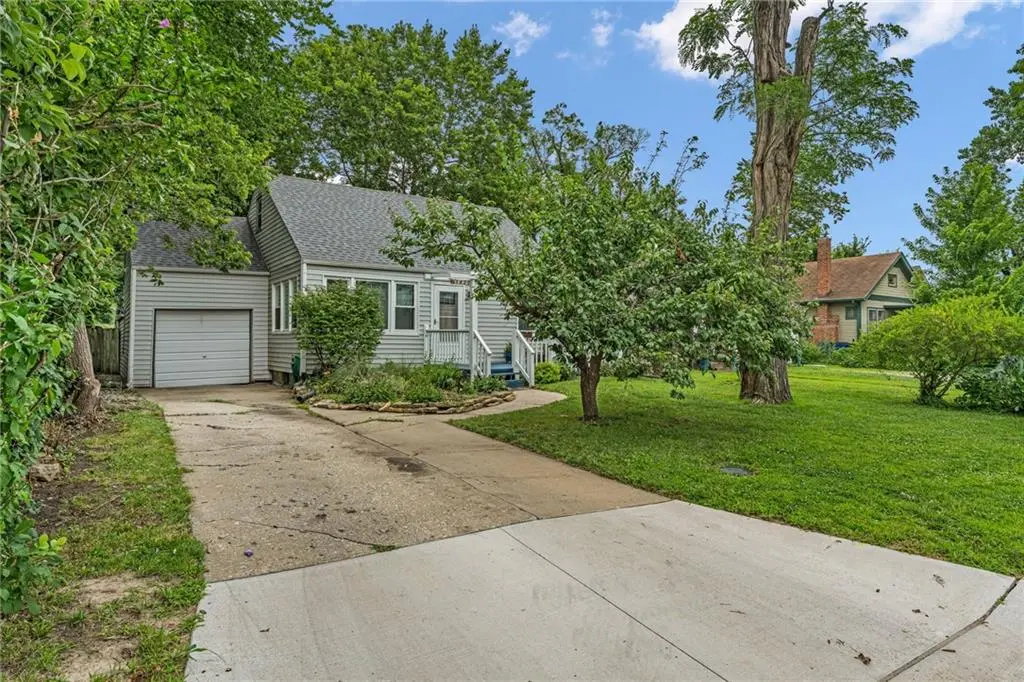 1820 Vermont ST, Lawrence, KS 66044