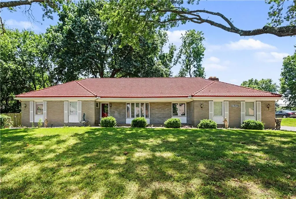 11705 W 60th PL, Shawnee, KS 66203