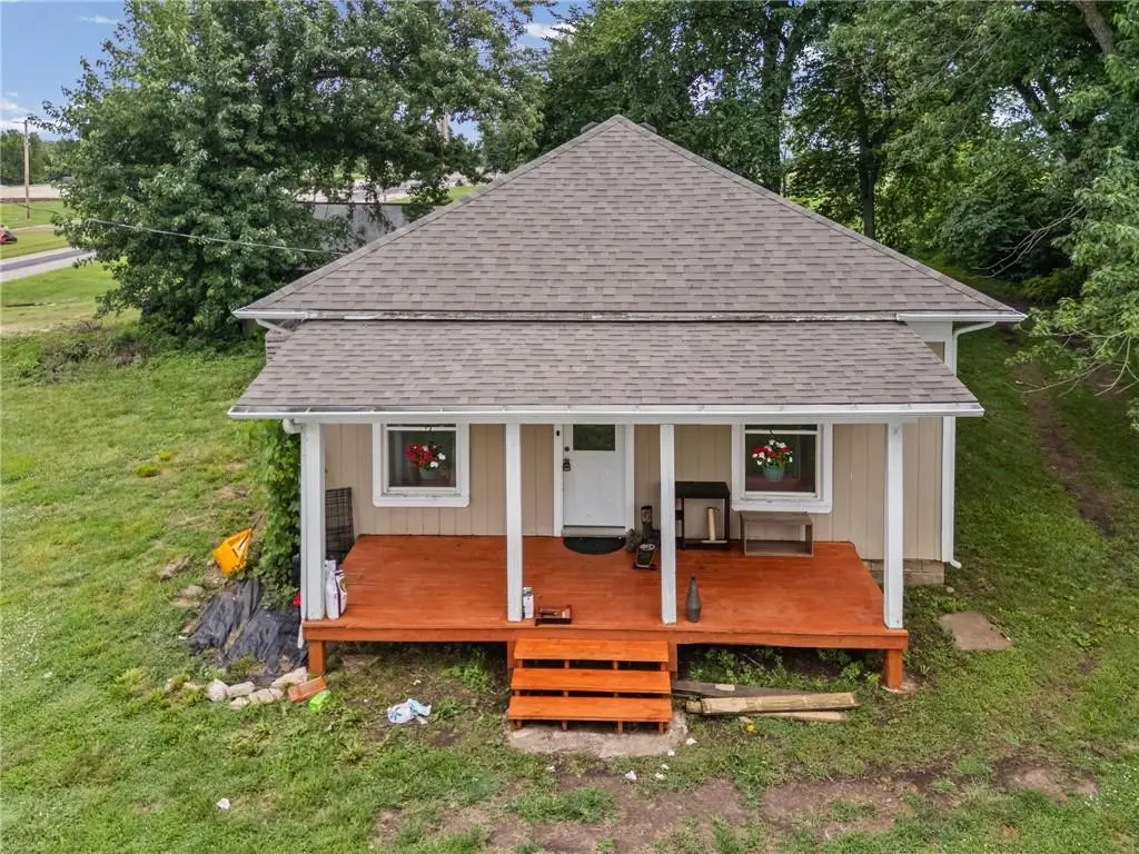 32473 NE Norton RD, Garnett, KS 66032