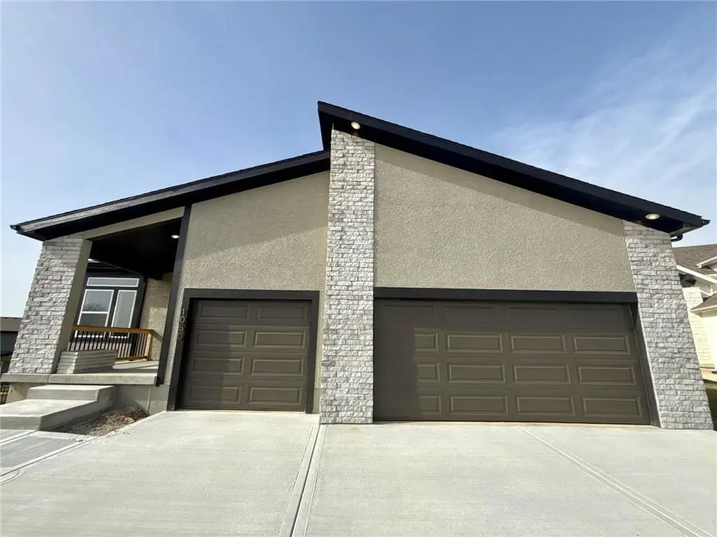 905 SW Bluebird LN, Oak Grove, MO 64075