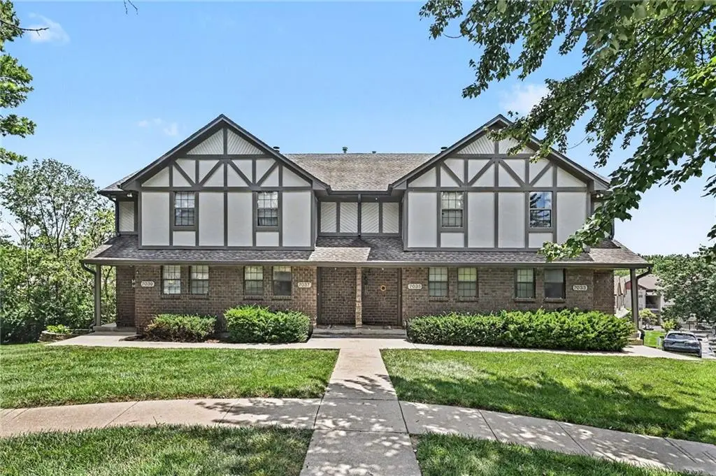7033 N Fisk CT, Kansas City, MO 64151