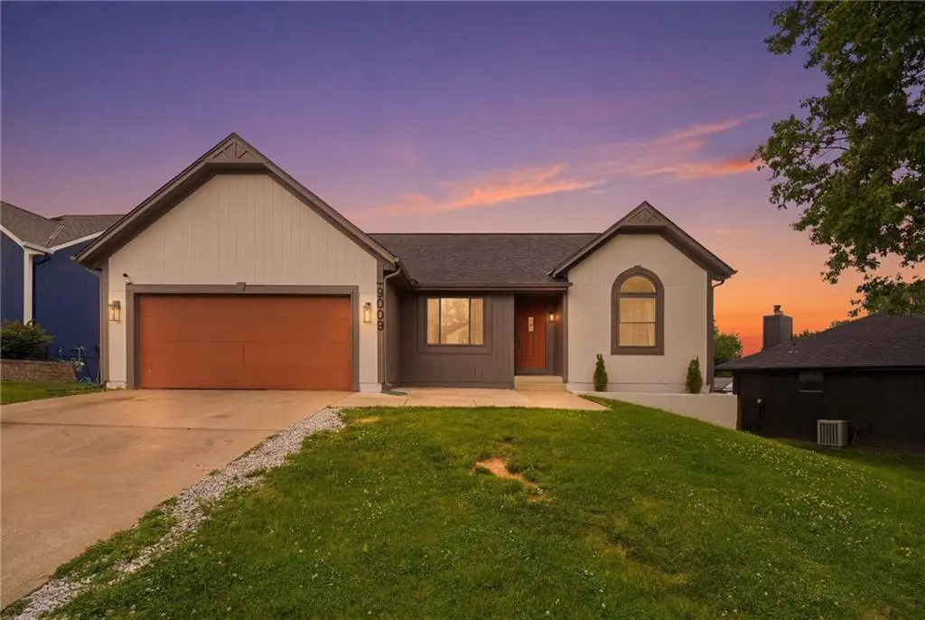 9008 BARNETT AVE, Kansas City, KS 66112