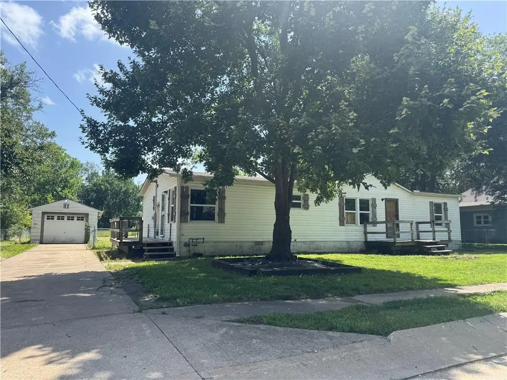 107 W 1st ST, Garden City, MO 64747