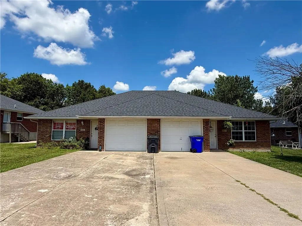 204 & 206 NW Woodbury DR, Grain Valley, MO 64029