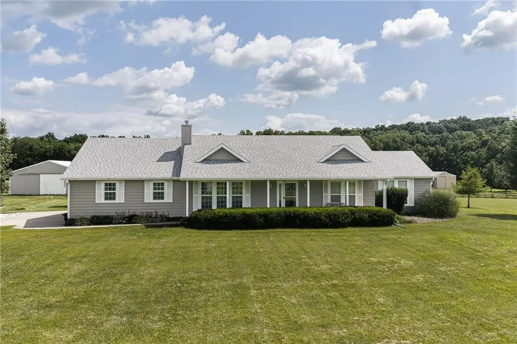 25029 Dehoff RD, Tonganoxie, KS 66086