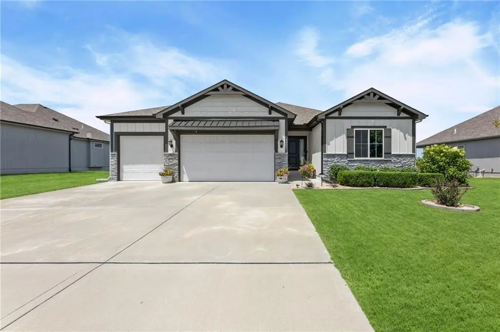 4805 SW 3rd ST, Blue Springs, MO 64014