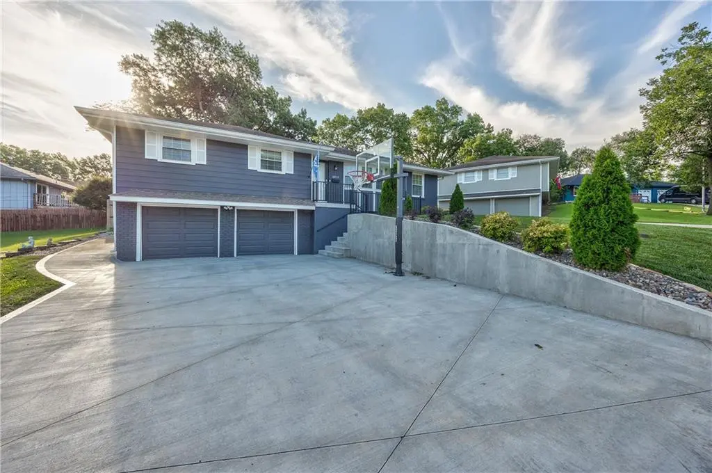 10717 McGee ST, Kansas City, MO 64114