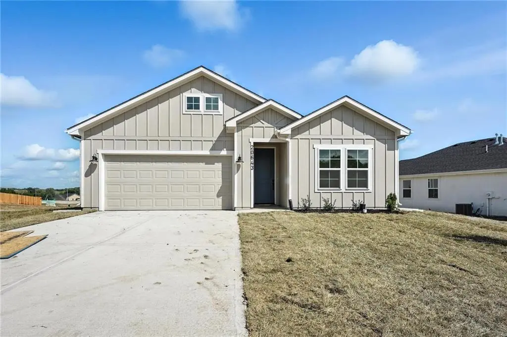 32750 W 175th TER, Gardner, KS 66030