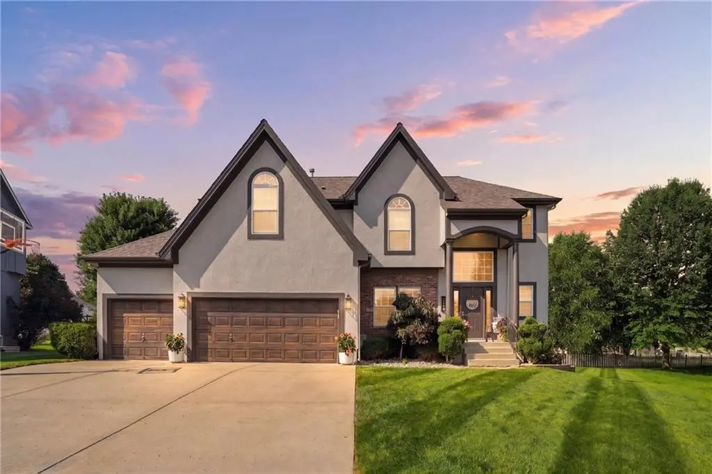 1550 CARRIAGE CIR, Liberty, MO 64068