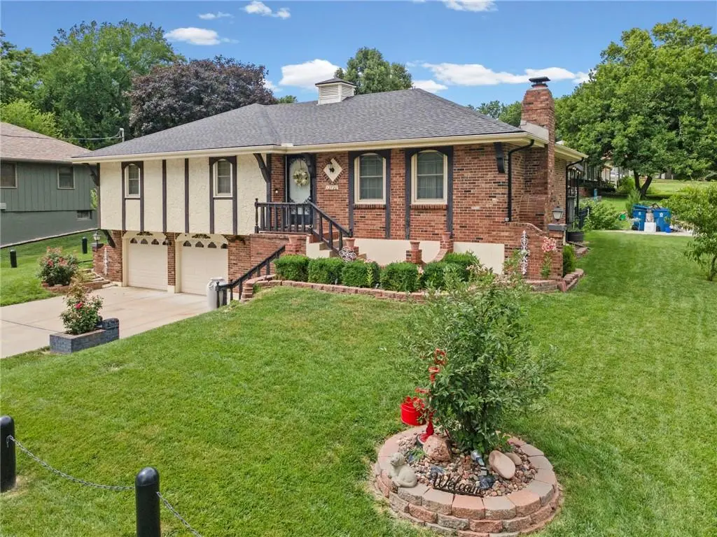 12720 E Silver LN, Sugar Creek, MO 64050