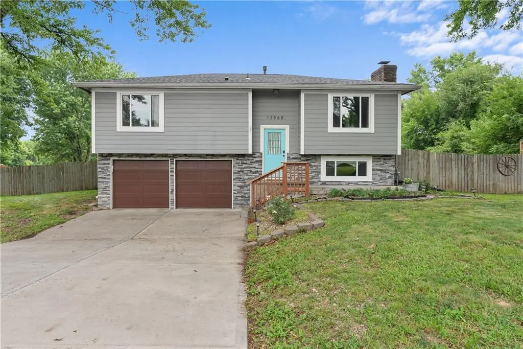 13968 McIntyre RD, Leavenworth, KS 66048