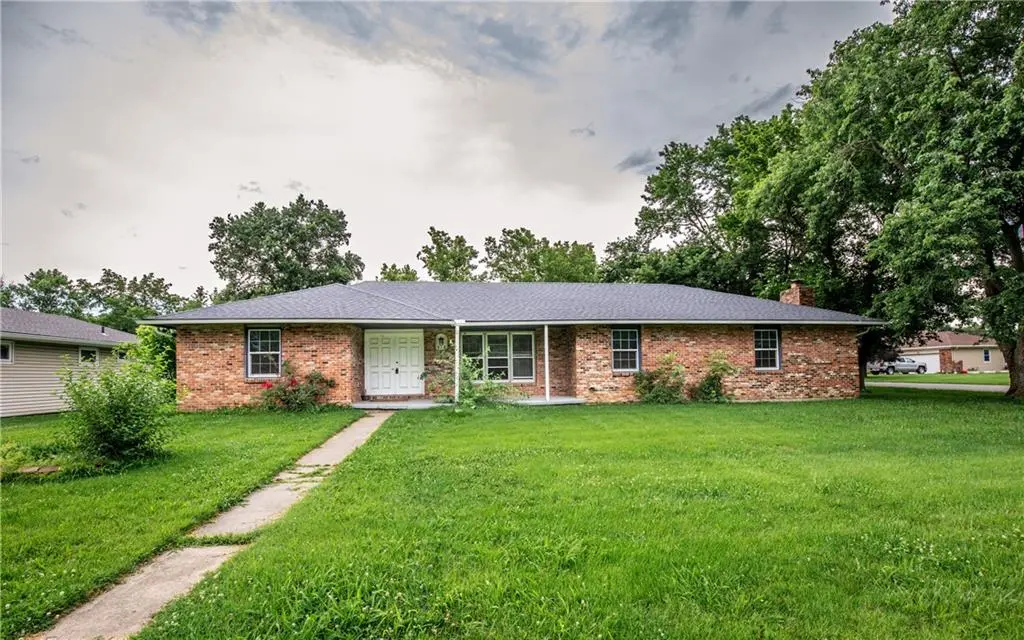 818 Sycamore ST, Lacygne, KS 66040