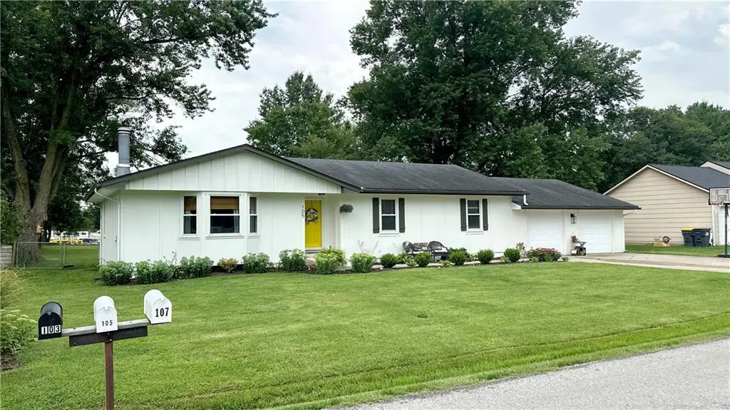 105 Broadway ST, Grain Valley, MO 64029