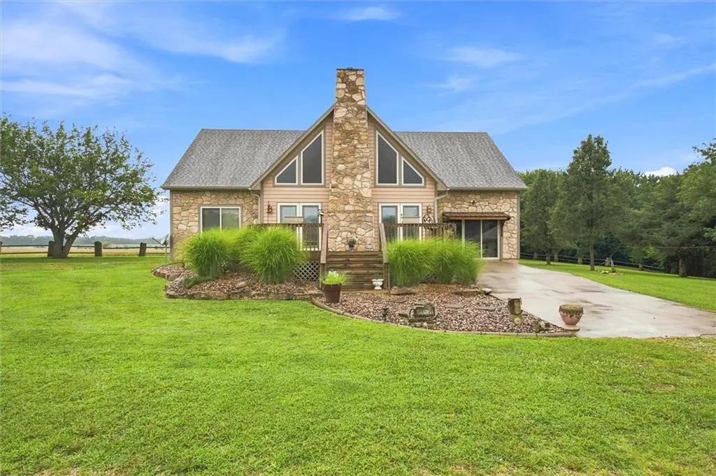 3776 Delaware RD, Pomona, KS 66076