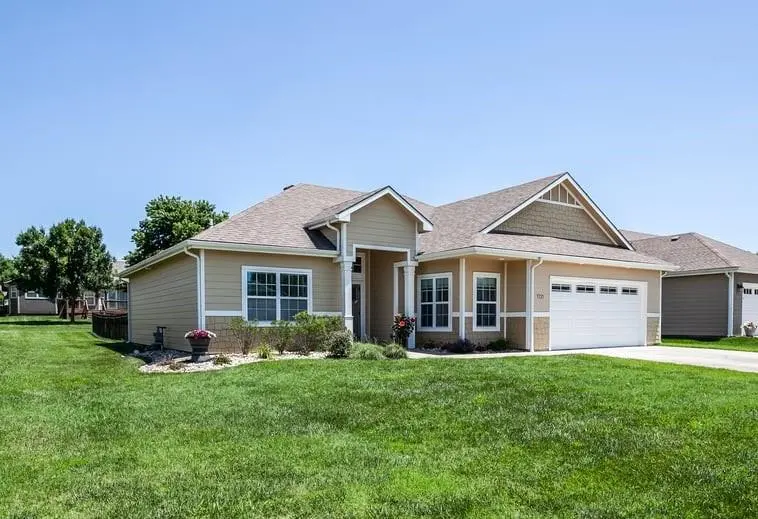 1721 S Willow ST, Ottawa, KS 66067