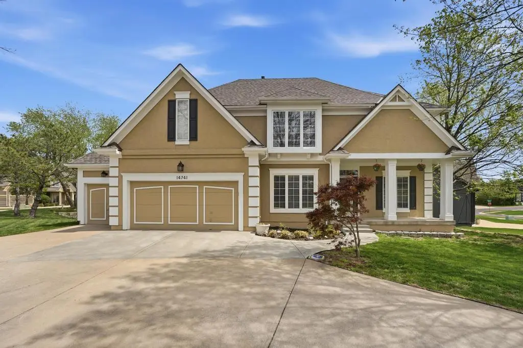 14741 Robinson ST, Overland Park, KS 66223