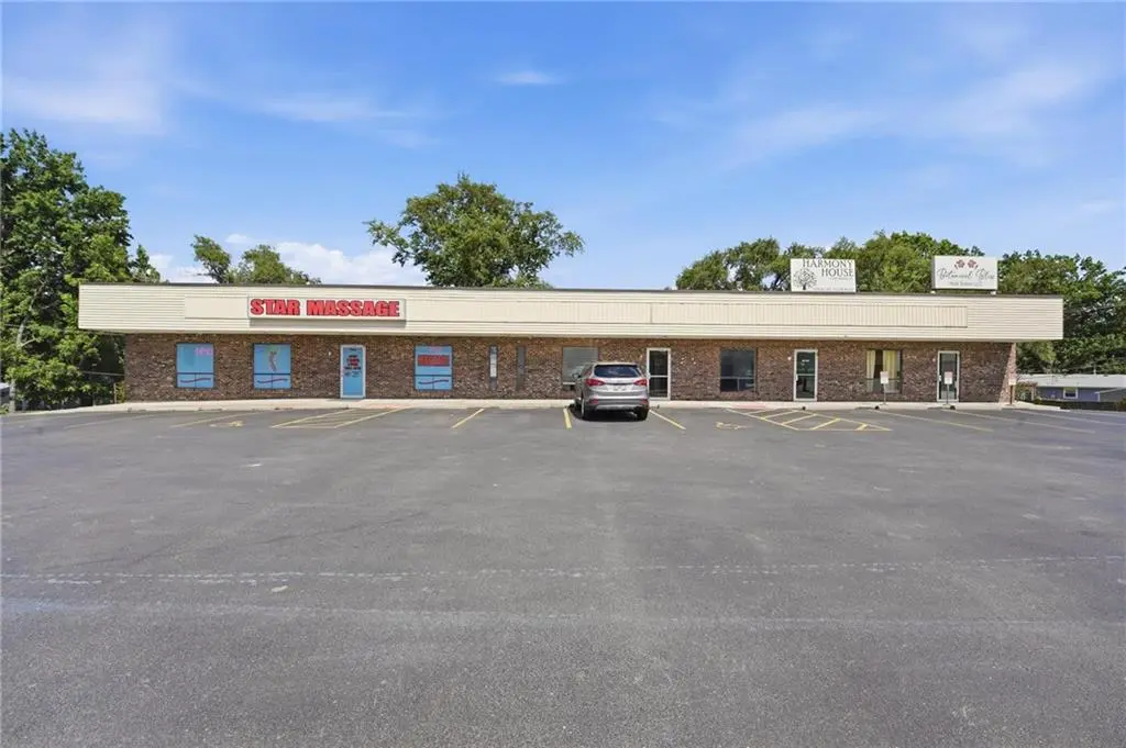 114-120 SW 7 HWY, Blue Springs, MO 64014