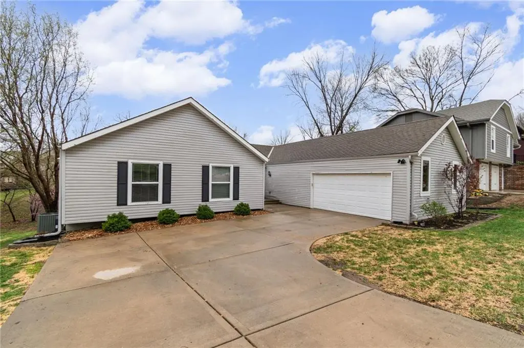7400 N Granby AVE, Kansas City, MO 64151