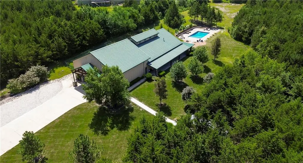 31305 W 89th ST, De Soto, KS 66018