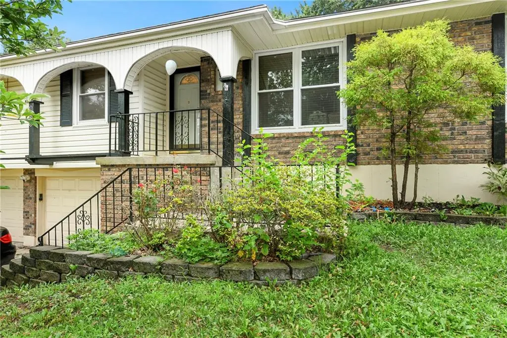 16505 Greenwald DR, Belton, MO 64012