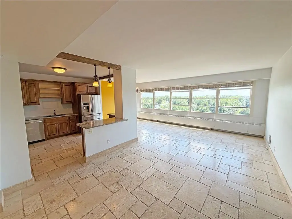 333 W Meyer BLVD #1215, Kansas City, MO 64113