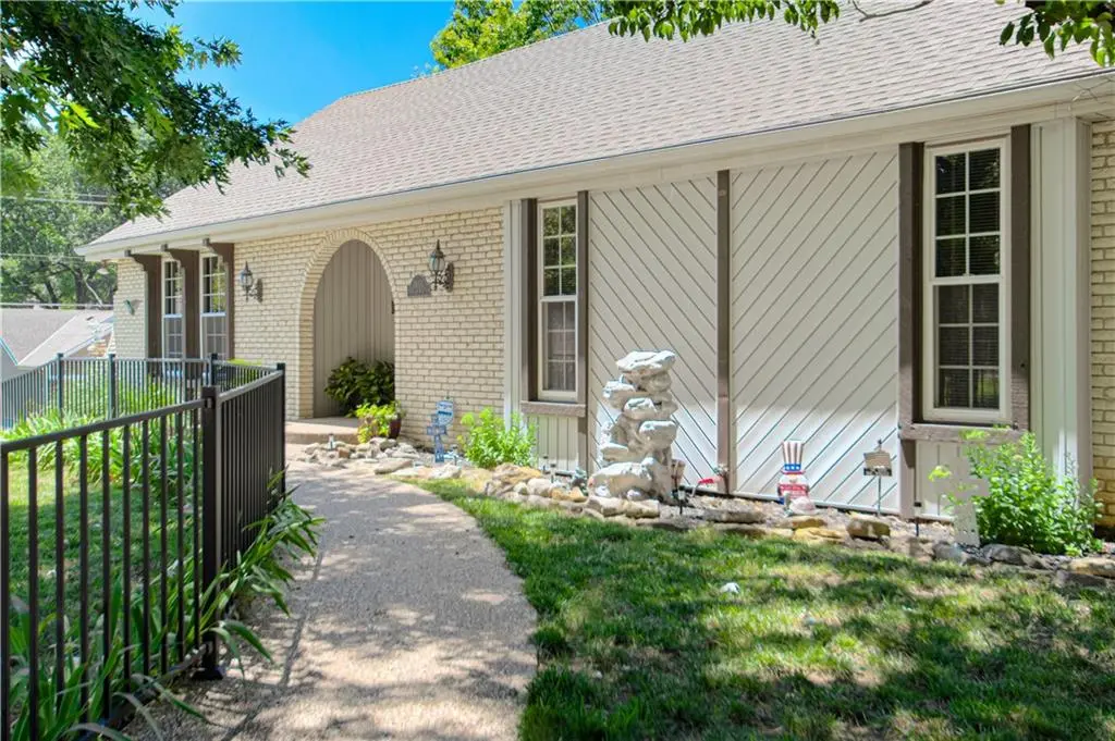 7600 N Park AVE, Gladstone, MO 64118