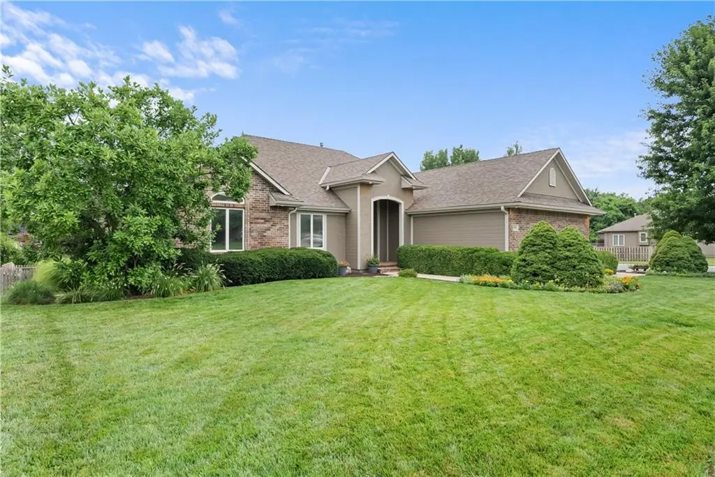 1202 NW Burr Oak LN, Grain Valley, MO 64029