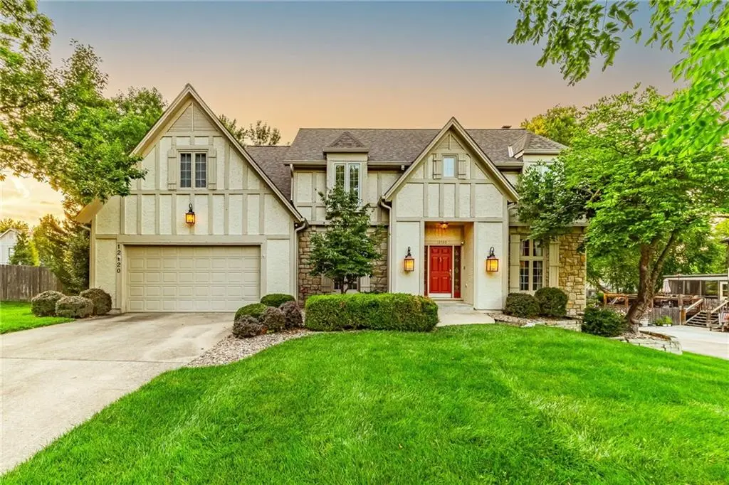 12120 Goddard ST, Overland Park, KS 66213