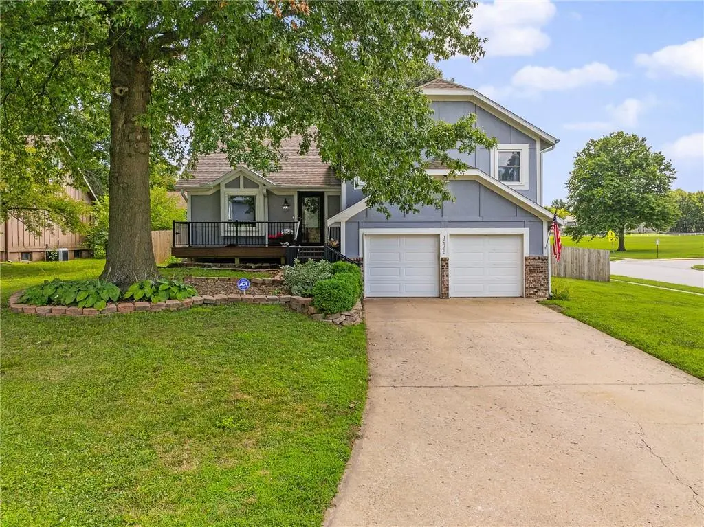 15700 W 146th TER, Olathe, KS 66062