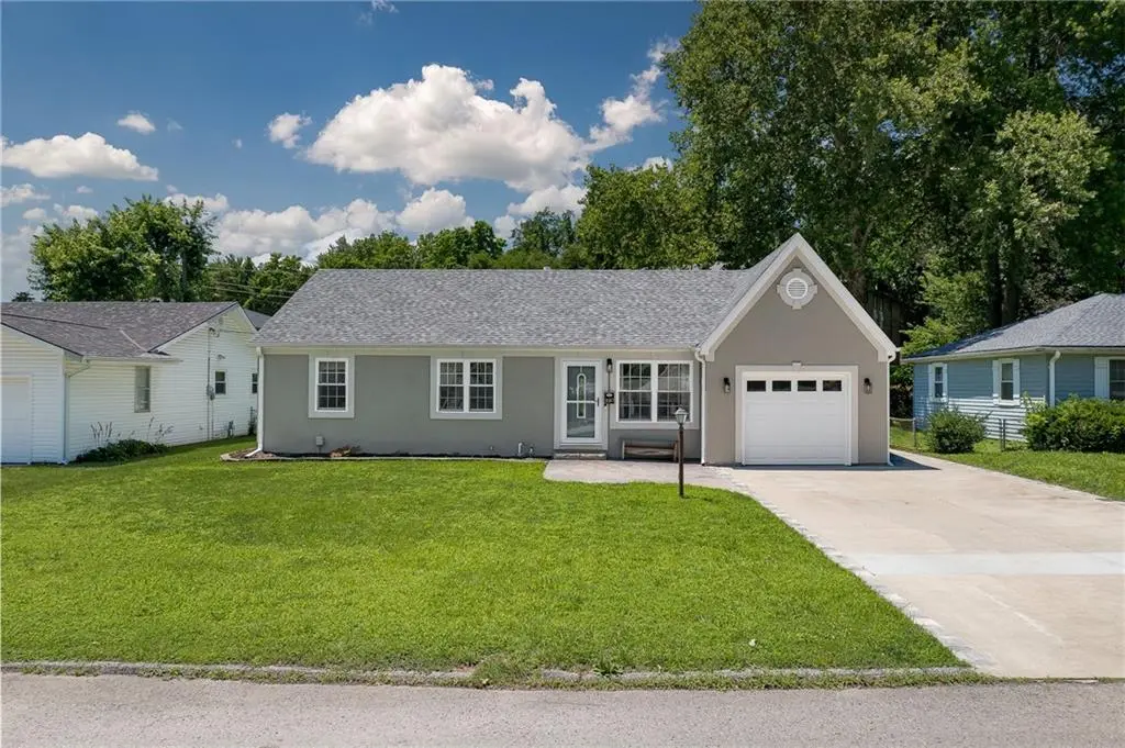 1610 Brookside ST, St Joseph, MO 64506