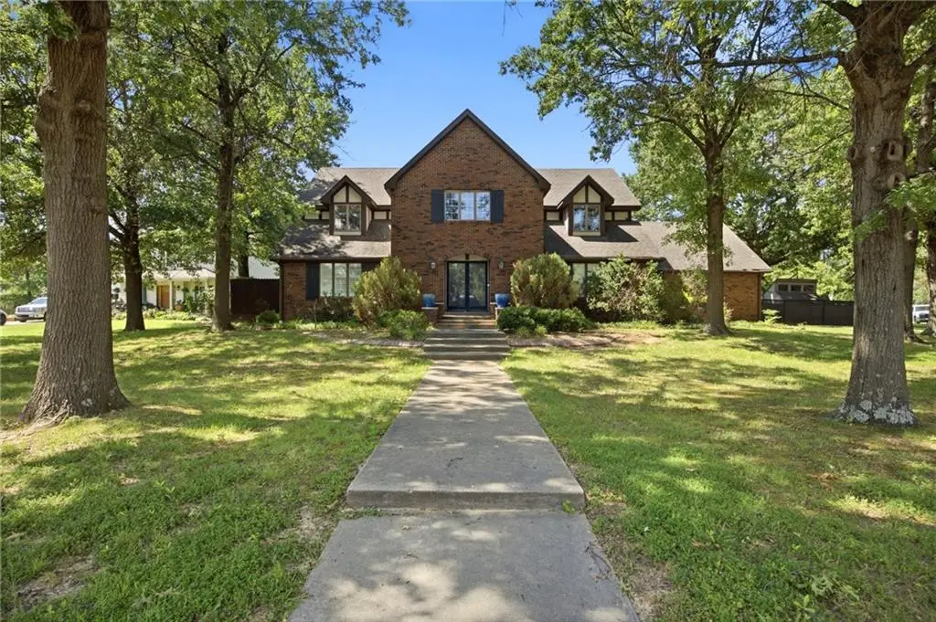 2204 S Taylor ST, Pittsburg, KS 66762