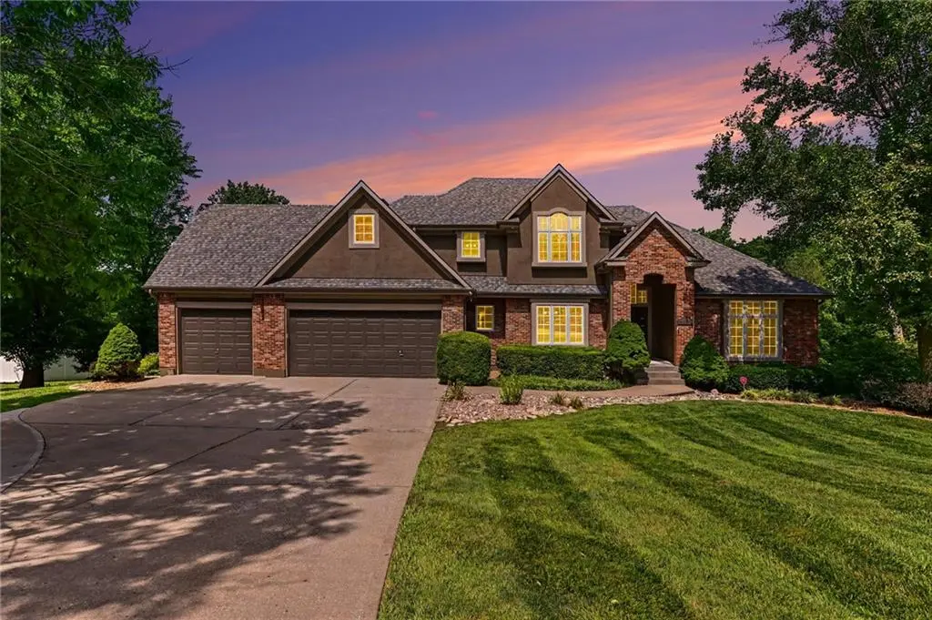 4301 SE Willow Place CT, Blue Springs, MO 64014