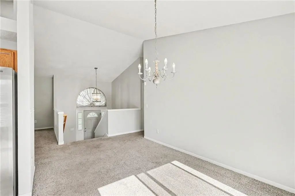 1810 W Fredrickson CIR, Olathe, KS 66061