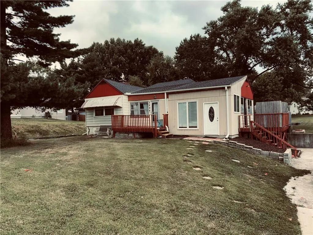 2404 NE 72nd ST, Kansas City, MO 64118