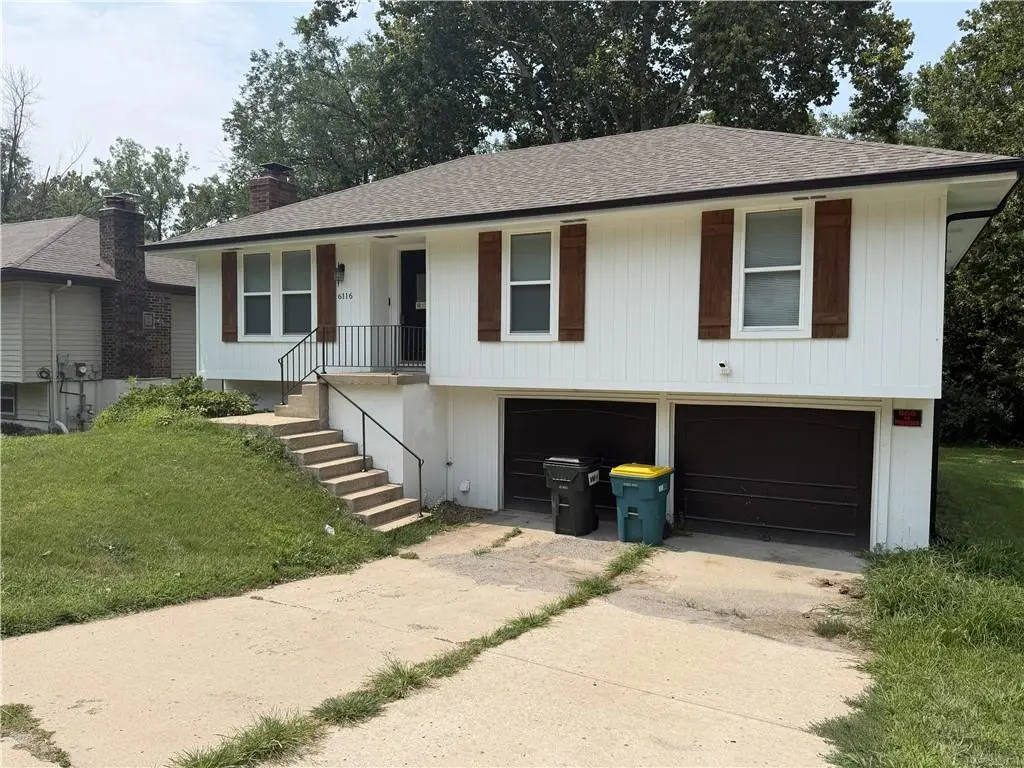 6116 N Broadway ST, Gladstone, MO 64118