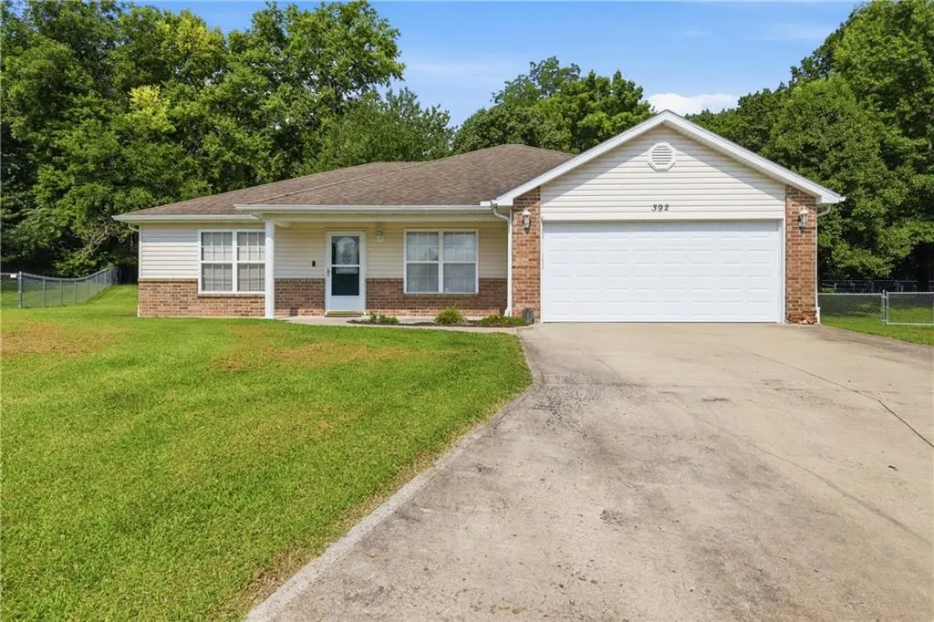 392 Hazelwood DR, Warrensburg, MO 64093