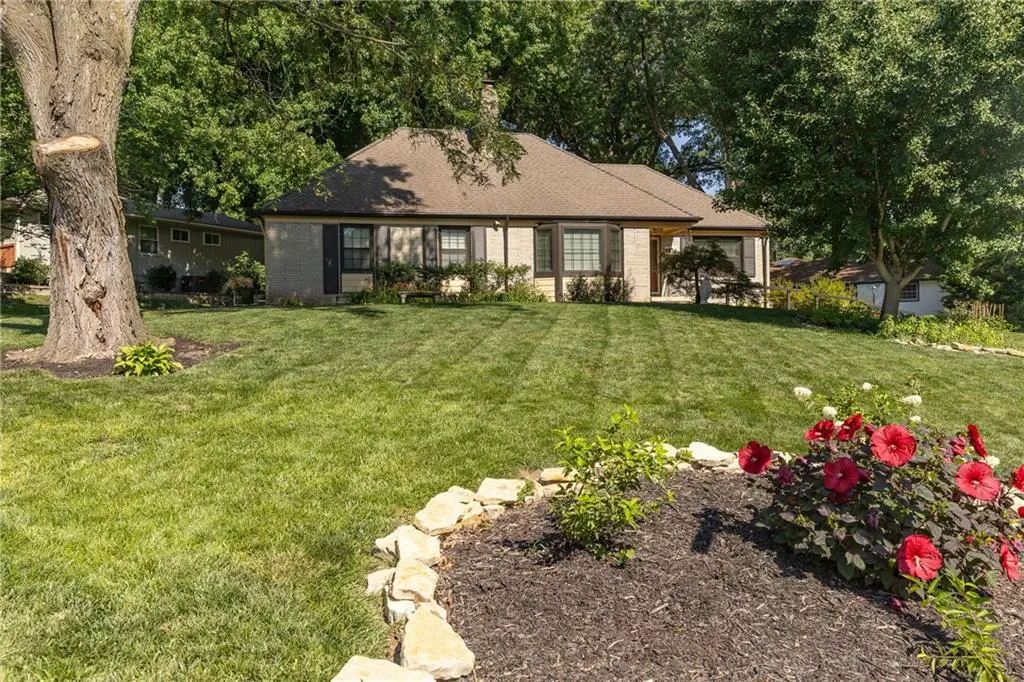 4934 Howe DR, Roeland Park, KS 66205