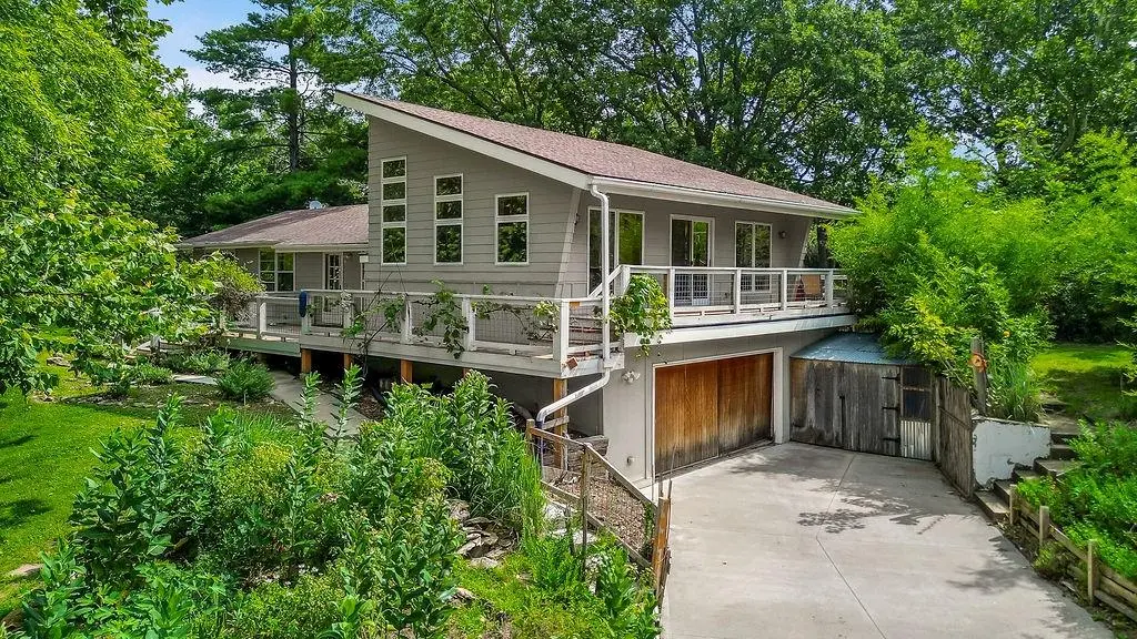 11525 S Clare RD, Olathe, KS 66061