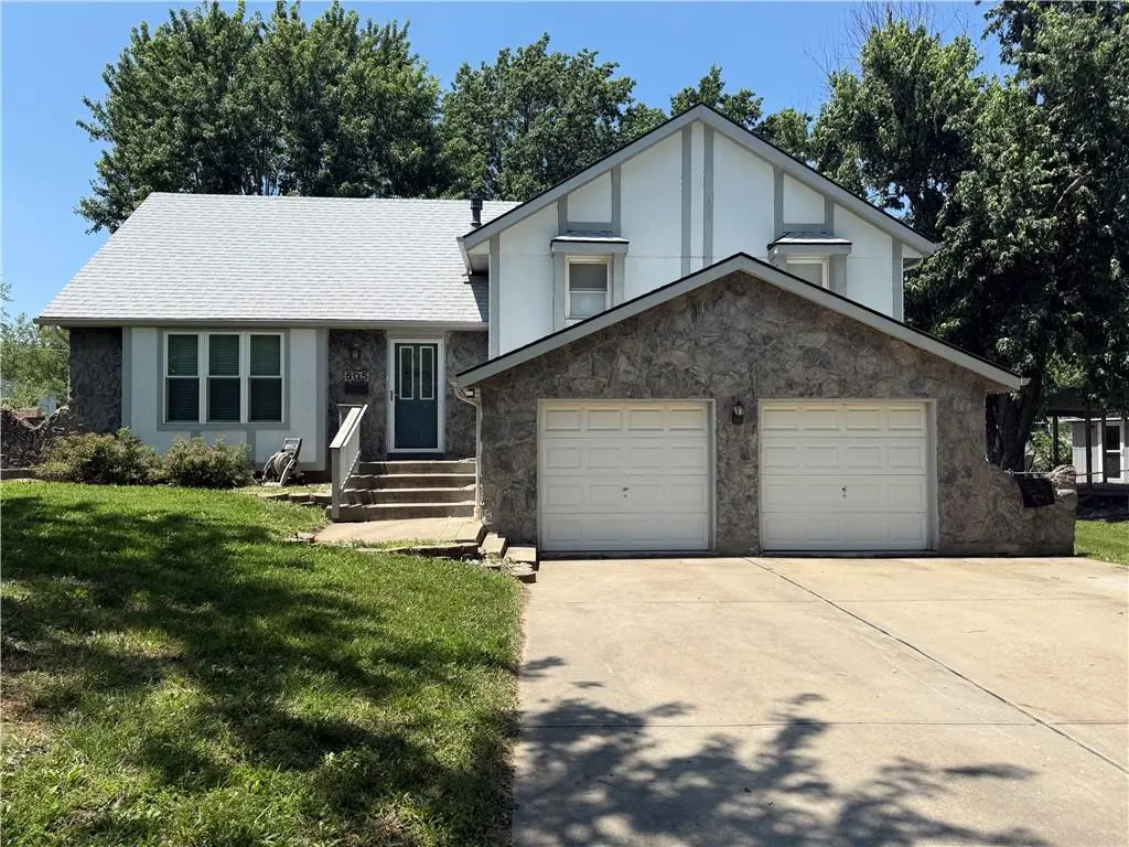 505 S Ridge DR, Olathe, KS 66061