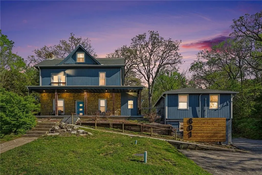 601 Kaw DR, Edwardsville, KS 66111