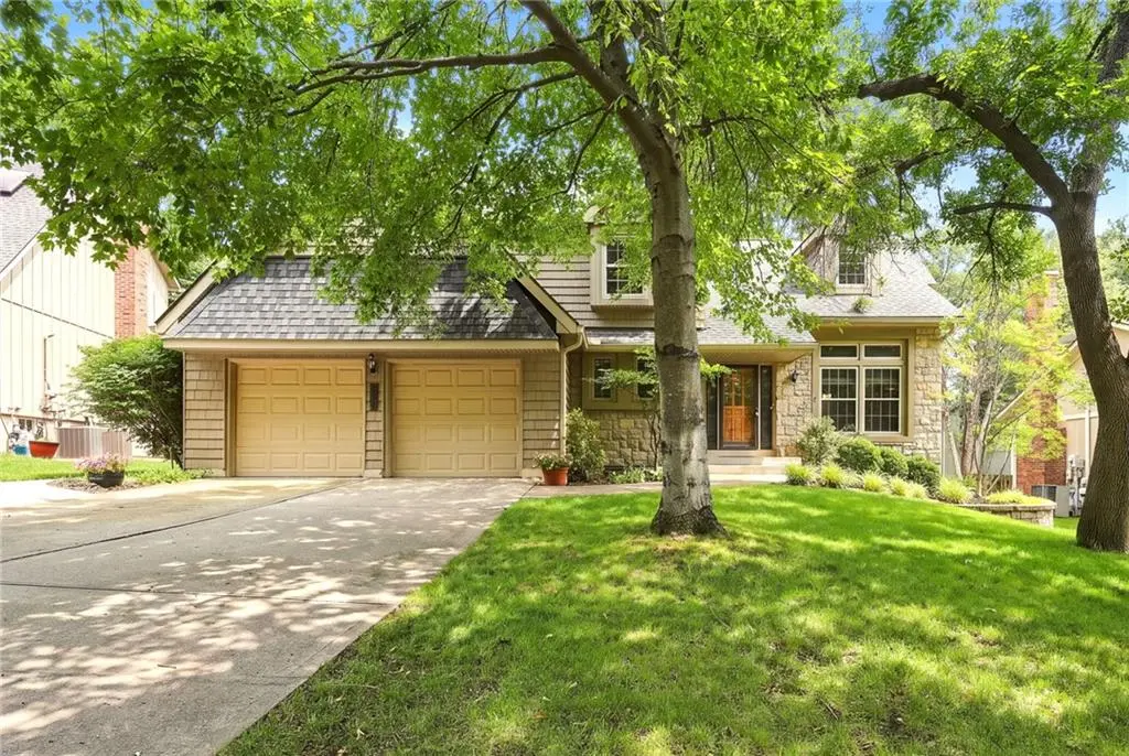 8209 Acuff LN, Lenexa, KS 66215