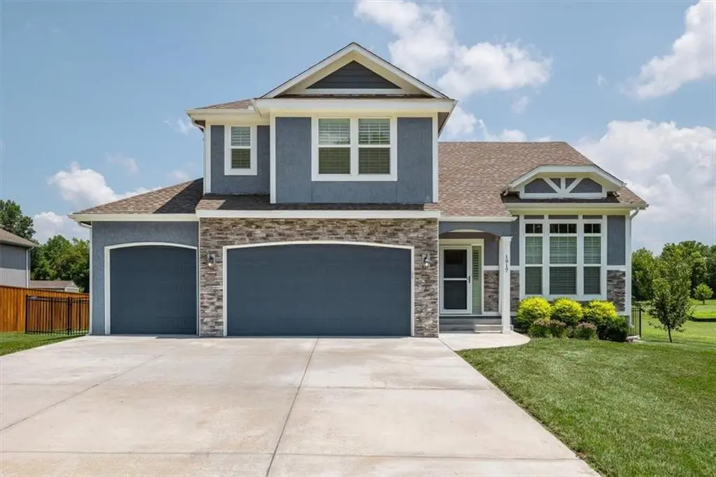 1917 N 153rd TER, Basehor, KS 66007
