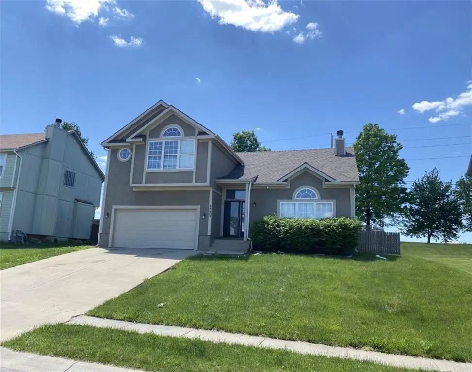 5333 NE Holiday DR, Lee's Summit, MO 64064
