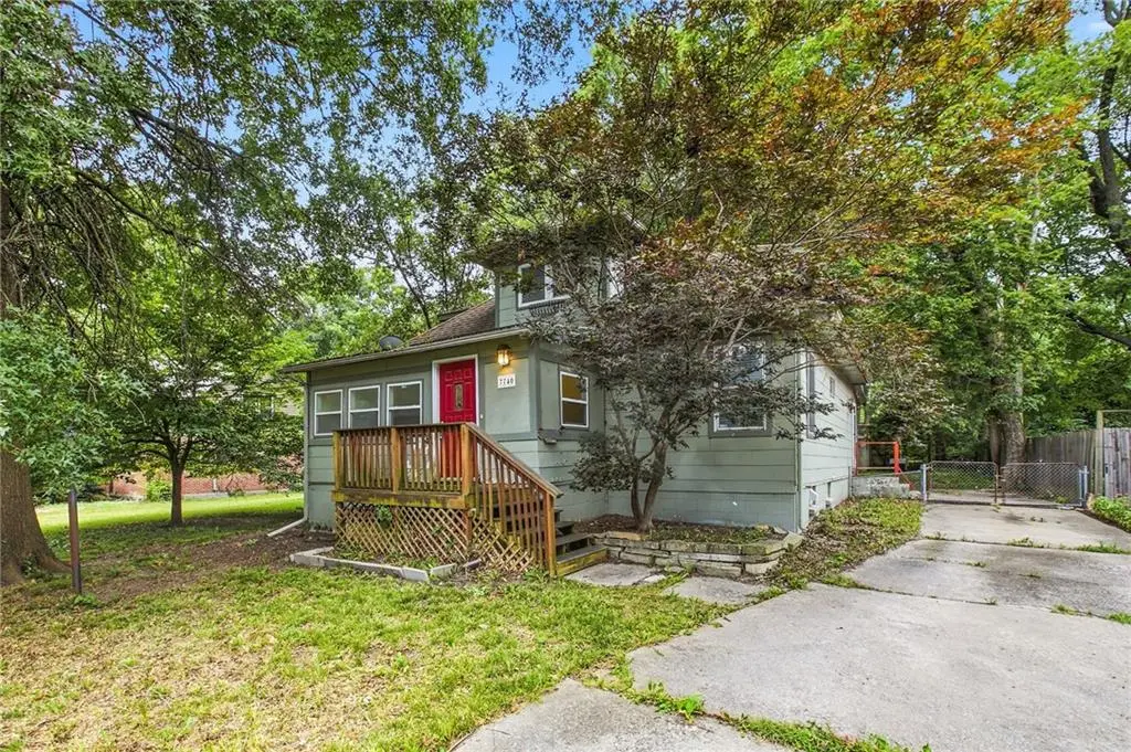 7740 Madison AVE, Kansas City, MO 64114