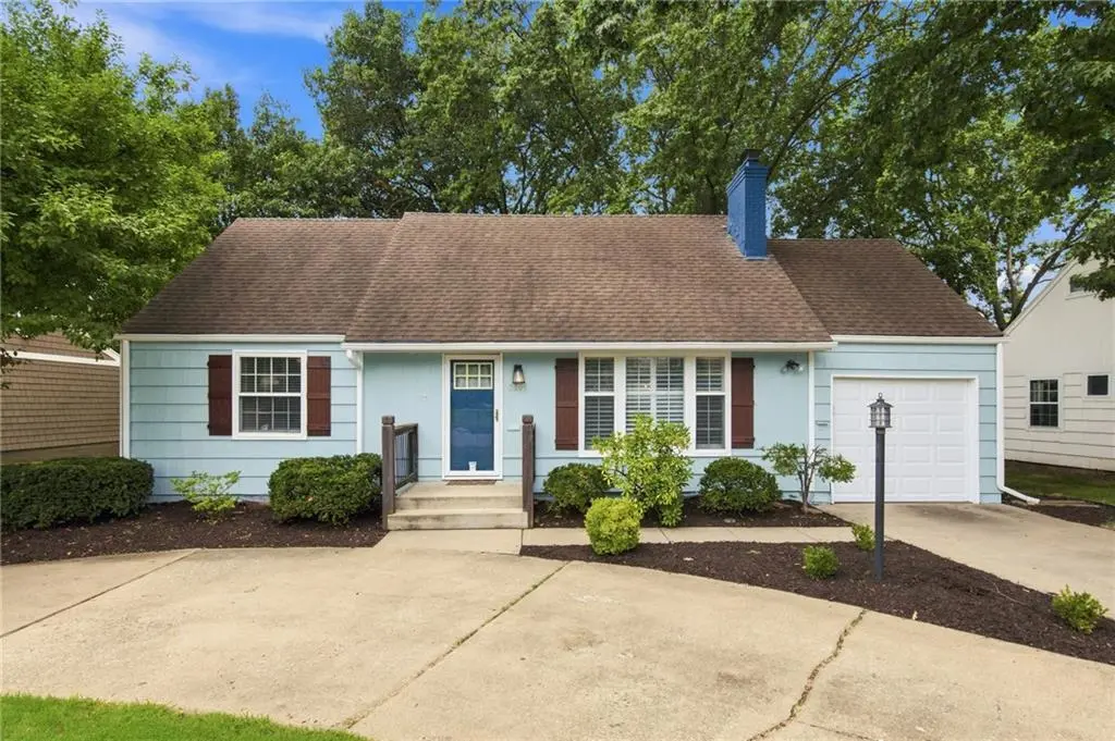 3705 W 71st ST, Prairie Village, KS 66208
