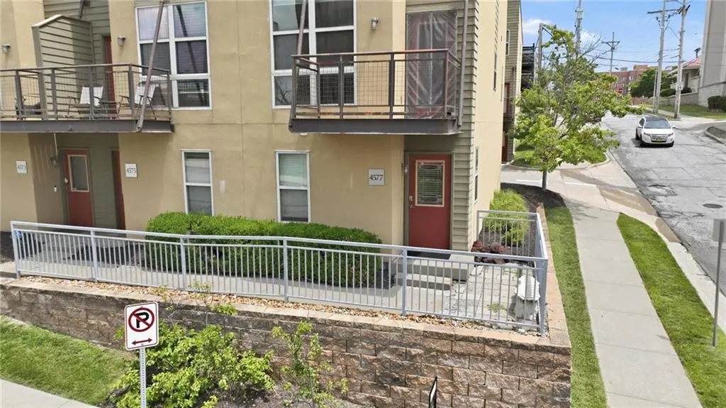 4577 Madison AVE #E4, Kansas City, MO 64111